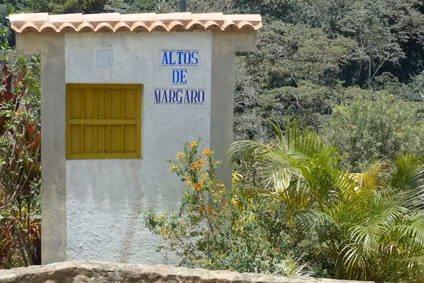 Altos De Margaro Caba&ntilde;as