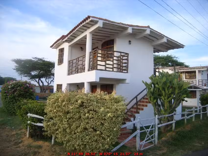 Caba&ntilde;as Bougainvillea
