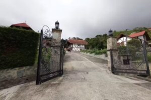 Caba&ntilde;as De Lucy