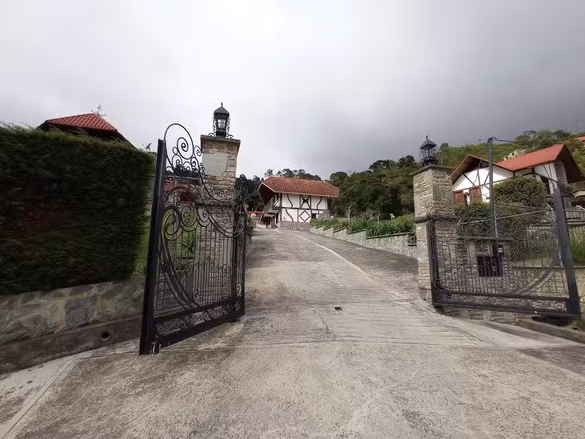 Caba&ntilde;as De Lucy