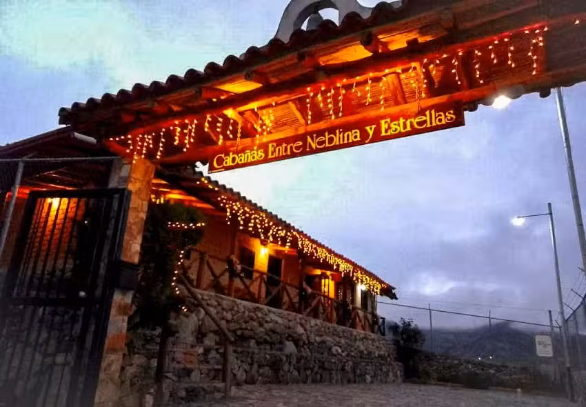 Cabañas Entre Neblina y Estrellas