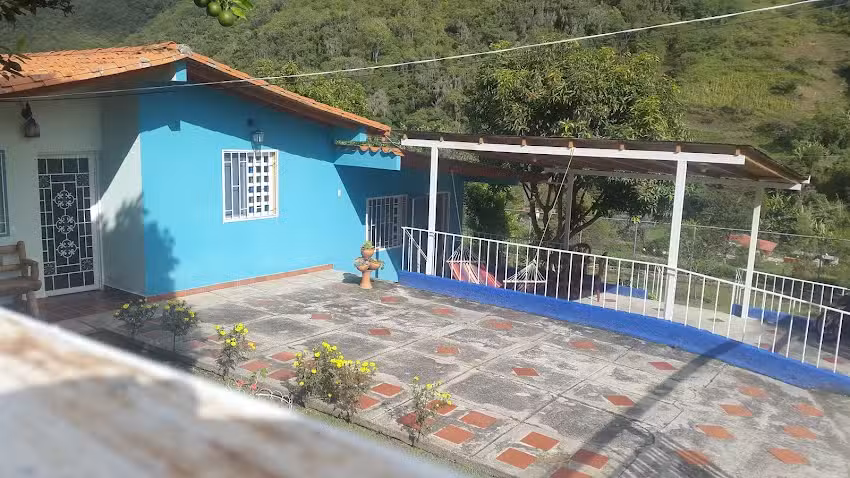 Caba&ntilde;asTur&iacute;sticas &laquo;Monta&ntilde;a Aguamarina&raquo; (Tabay)