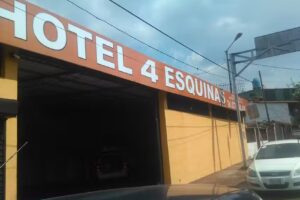 Hotel 4 Esquinas