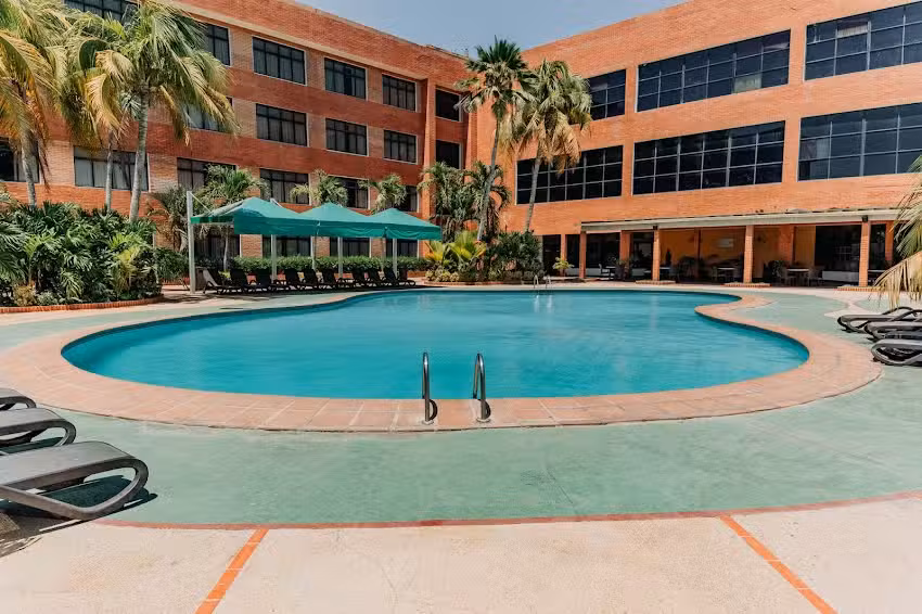 Hotel Brisas Paraguan&aacute;