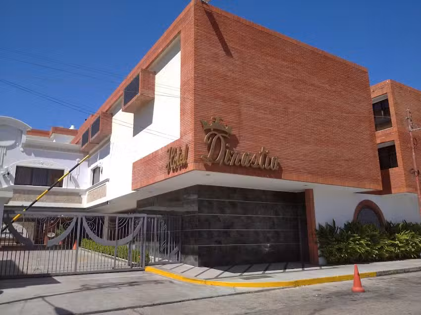 Hotel Dinast&iacute;a