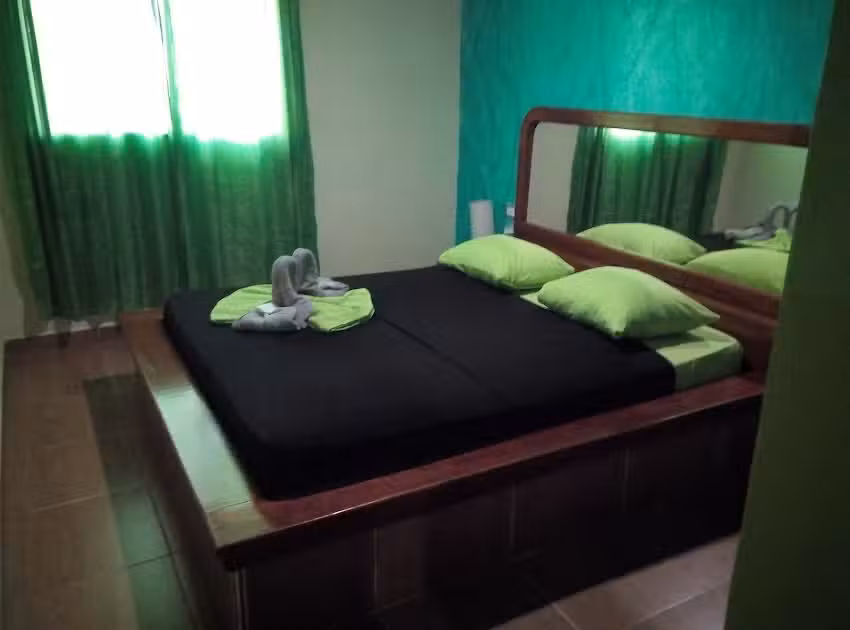 Hotel Ensue&ntilde;o