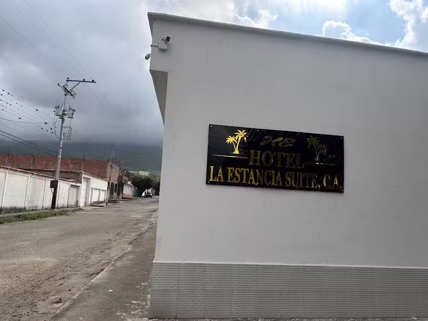 Hotel la estancia suites