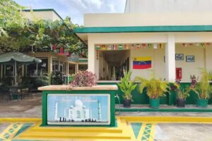 Hotel Palace pool oriente