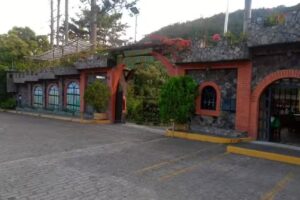 Parador tur&iacute;stico el bosque dorado C.A