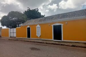 Posada casa amarilla