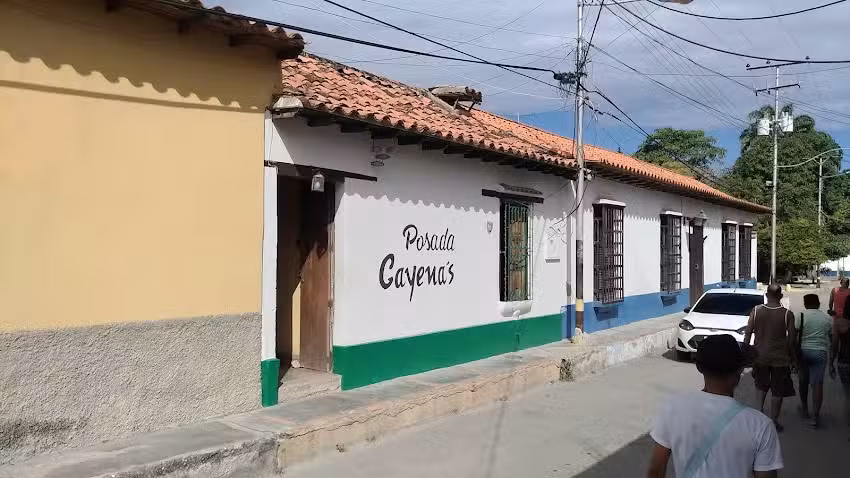 Posada Cayenas B & B