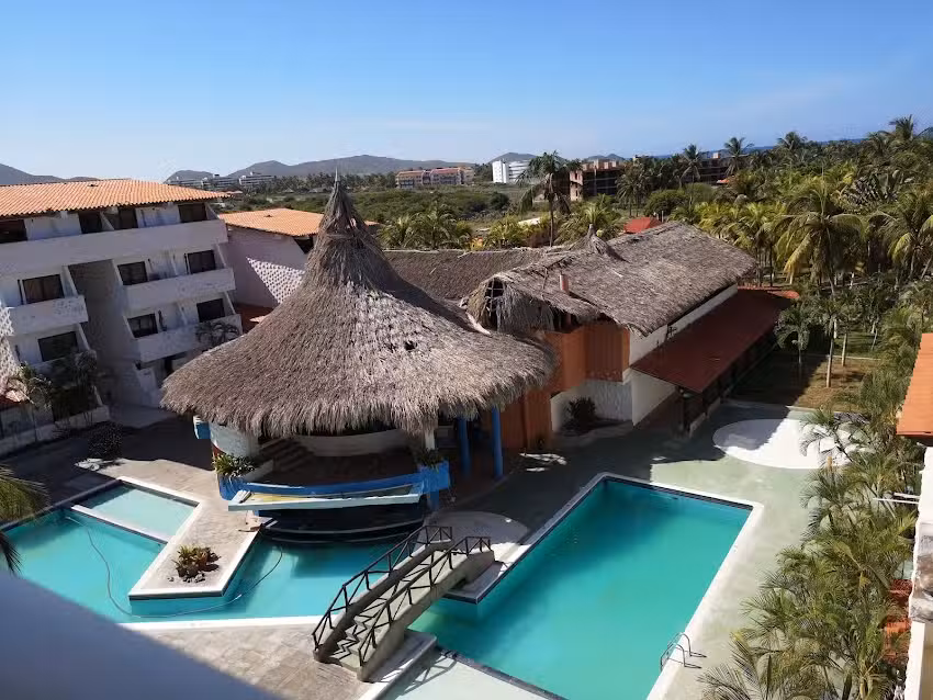 Puerta Del Sol Playa El Agua