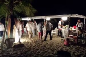 Rest.Do&ntilde;a Elvira Playa Manzanillo