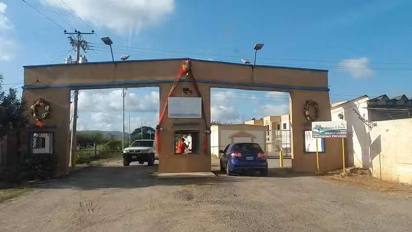 Urbanizaci&oacute;n Granjas El Tuque